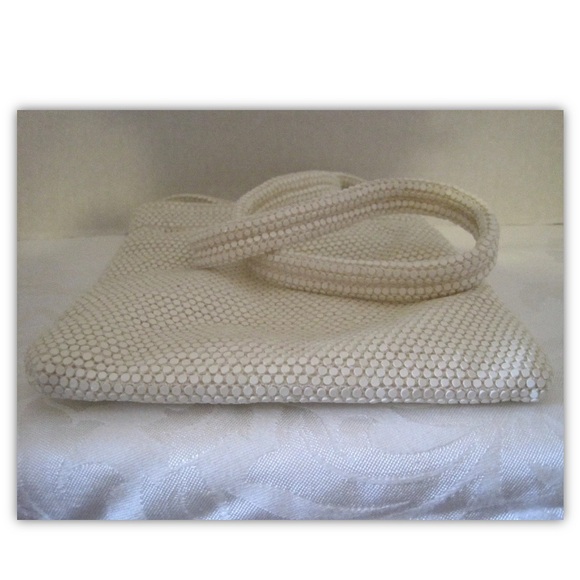 Vintage Lumured Handbag Ivory Cream Off White Mesh Evening Bag
Purse - Picture 8 of 13
